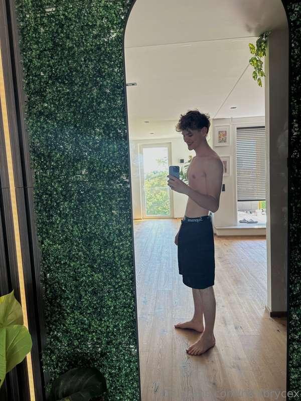 Heyyy what are you doing right now?🫣 dm me!!!