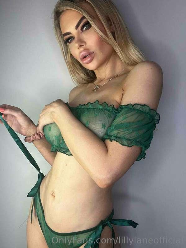 I want to take off my clothes, choose your fantasy and turn ..