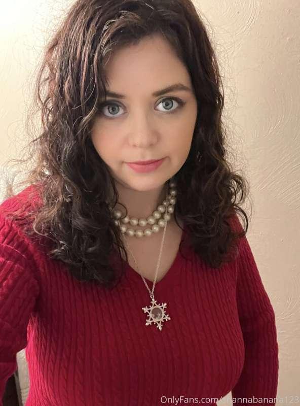 New pic of me in the outfit I wore today for Christmas Eve …..