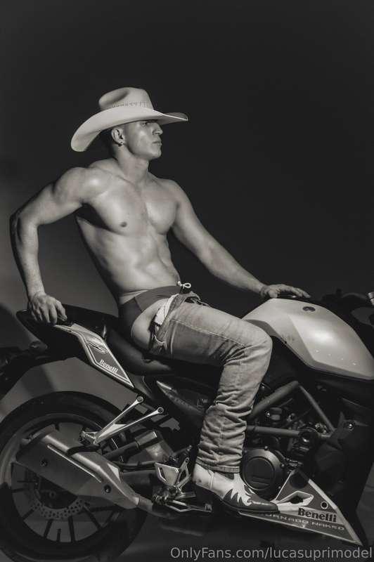 lucasuprimodel image #1