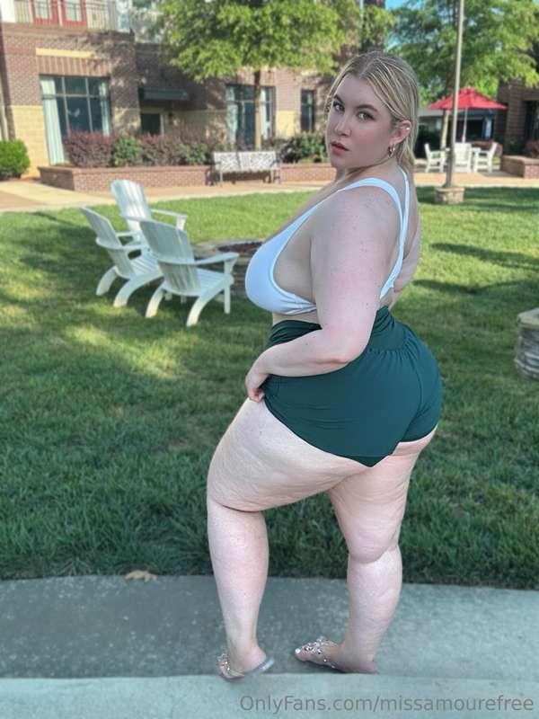 Grab more than a handfulhttps://onlyfans.com/amouredelavie/c..