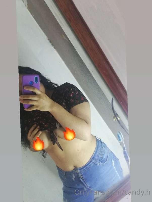 Tengo pequeñas tetas, apenas para tu rica boca 😋👅