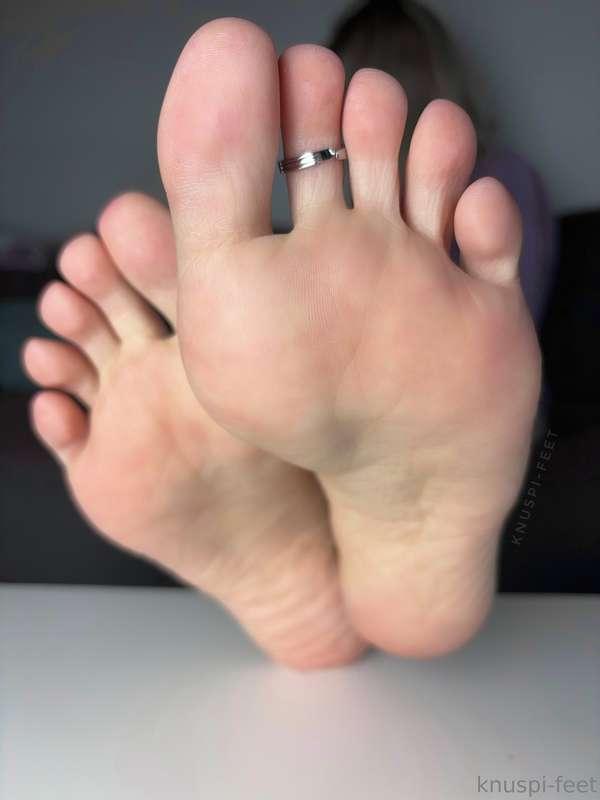 knuspi-feet image #1