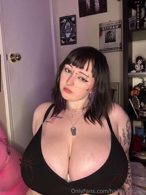 Don't tell me you're just going to stare at me? 😏🤭