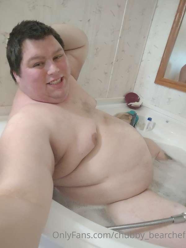 Bath time belly 😈 who wants to soap me up