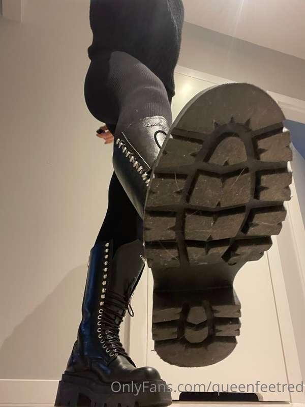 the boots makes my feet so sweaty 🥵