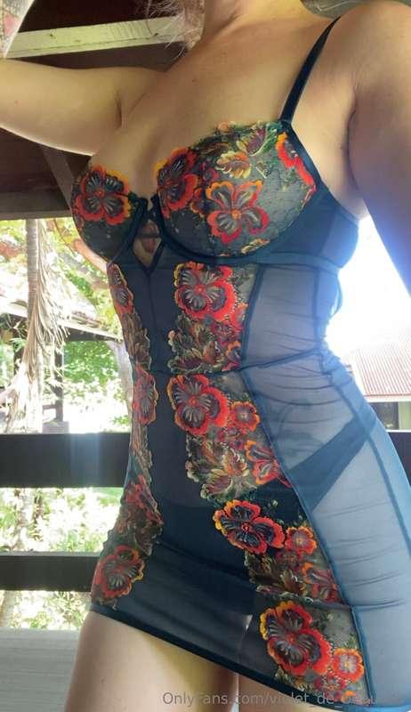 A gift from Papi 🖤 how do I look in these colors?