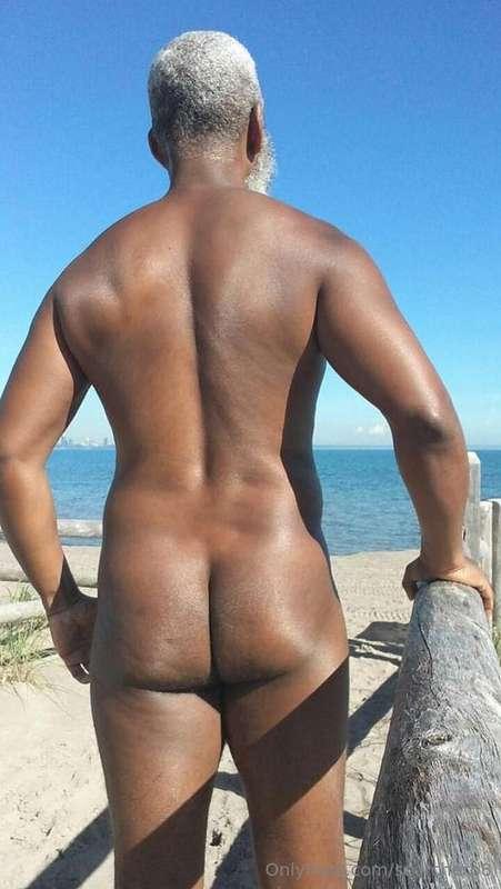Happy Hump Day!#musculardaddy #gay #gaycruising #gaybeard #b..