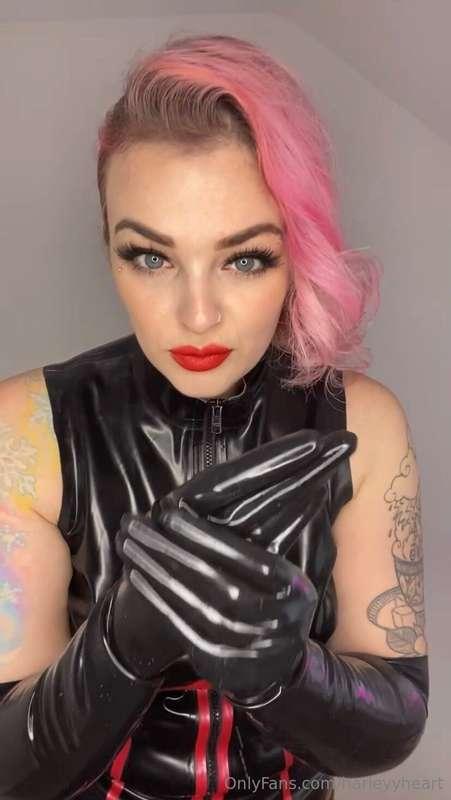 ASMR fan or latex fan , dropping a few rare solo clips in th..