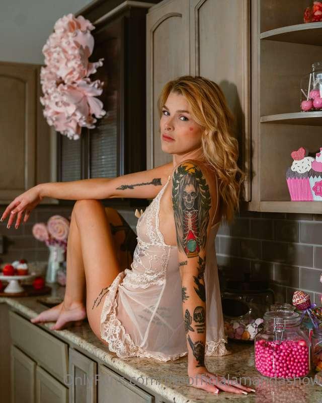 theofficialamandashow image #1