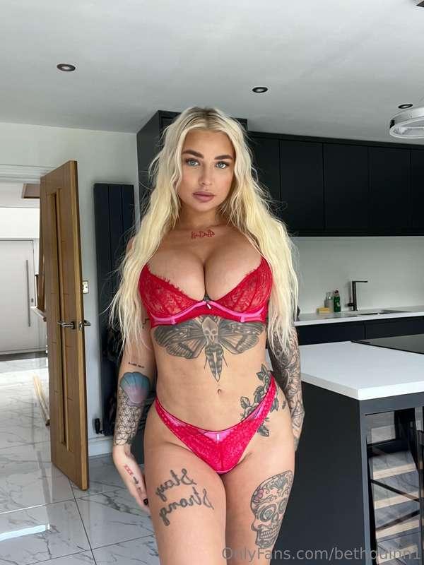 Do you like me in red and pink?