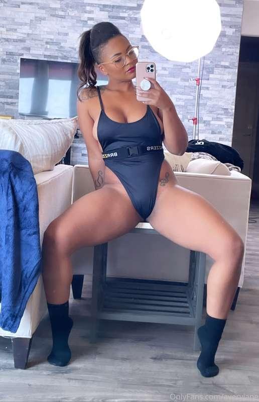 Lick my thighs 👅