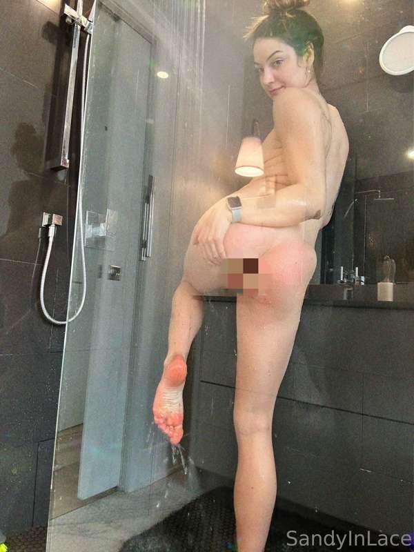 Unlock for some weird shower pics 😂