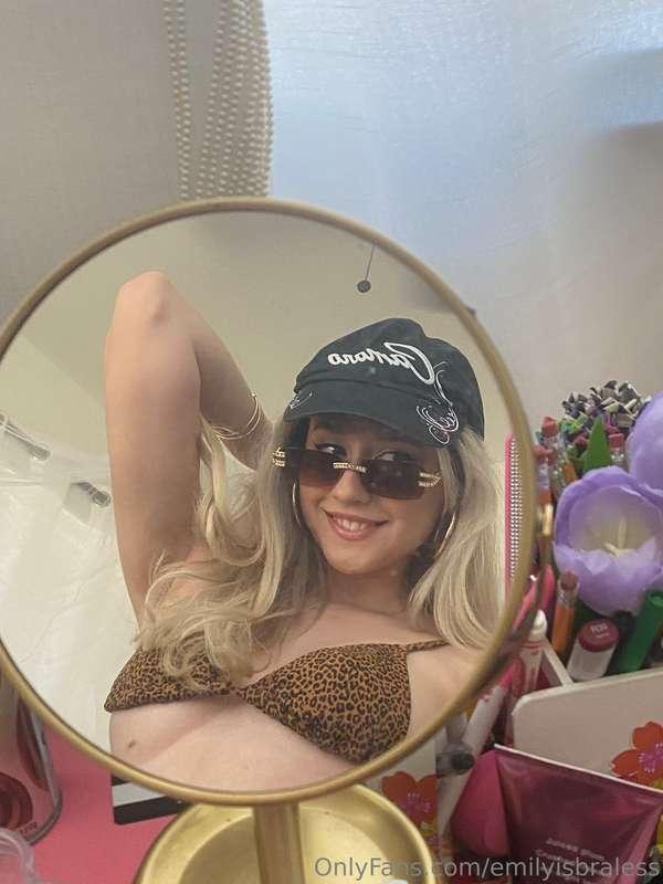 Check your DMs for 20+ pictures of me in this bikini!! 🤎🤎🤎 s..