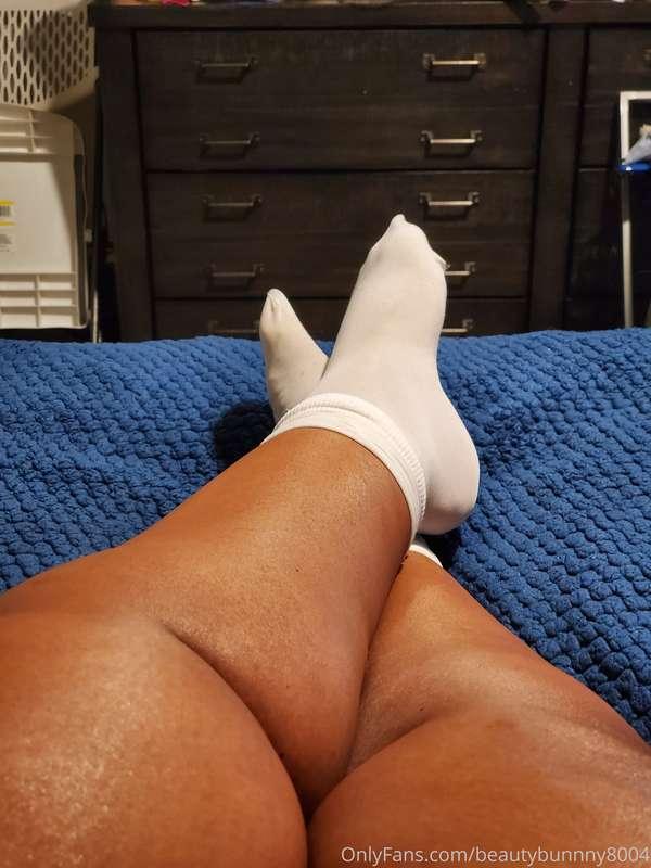 Sexy socks to bare feet