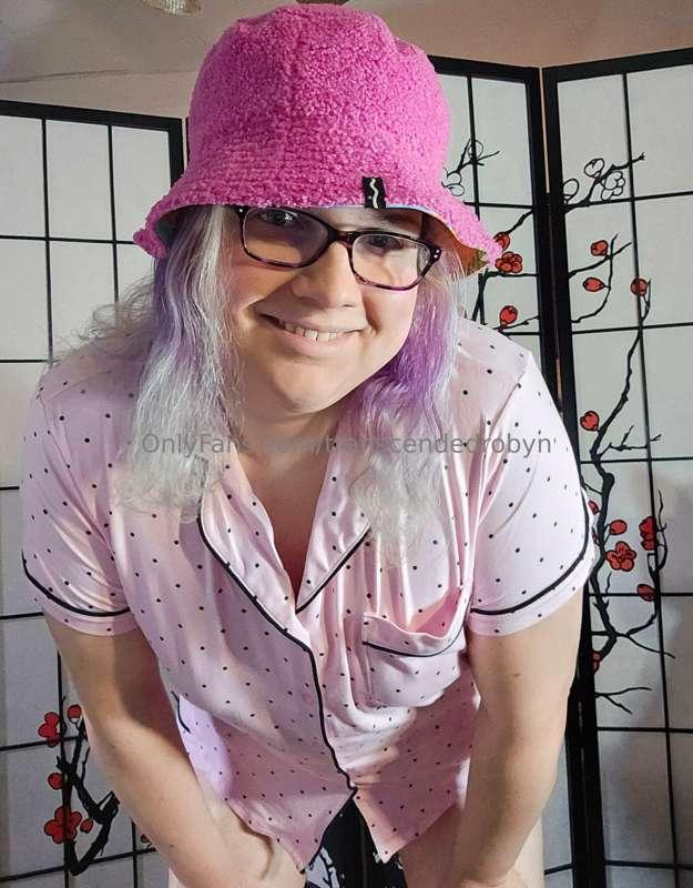 Happy Holidays to all of you! Do you like my new outfit? The..