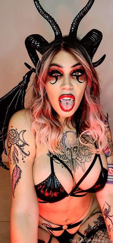 Did I nail being a hot slitty succubus ?