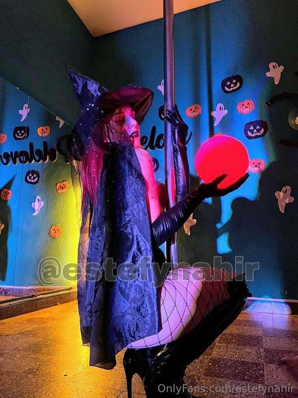 🕸️🎃𝐇𝐚𝐩𝐩𝐲 𝐇𝐚𝐥𝐥𝐨𝐰𝐞𝐞𝐧 🎃🕸️Trick or treat? 🫣 Or fetish? 