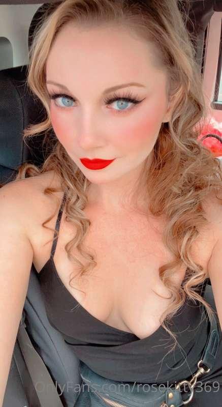 💄Almost a nipslip?