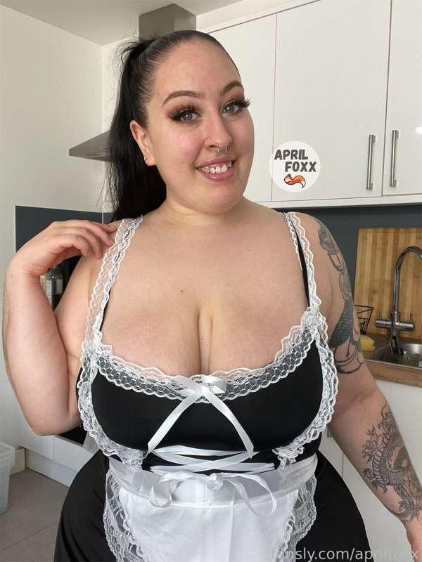 My tits are almost out, oopsie😈
