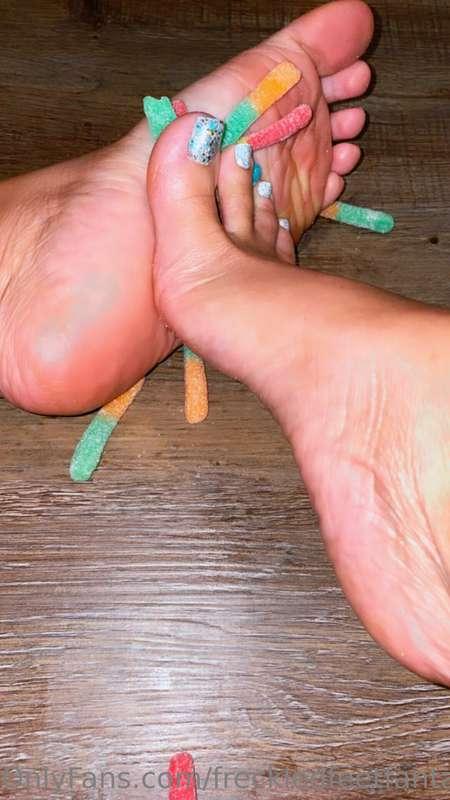 freckledfeetfantasy main image