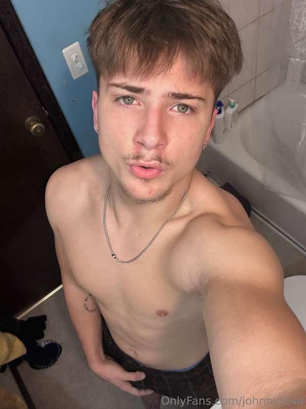 johnnyfo44 image #0