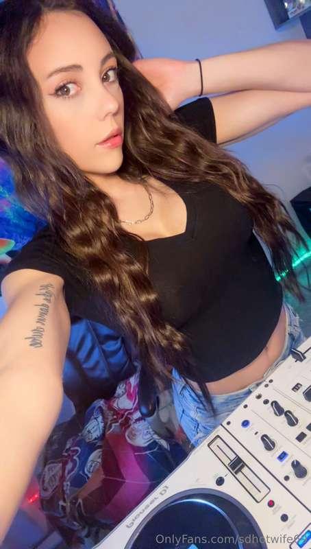 make me wet for you 💦 check out your inbox 📥