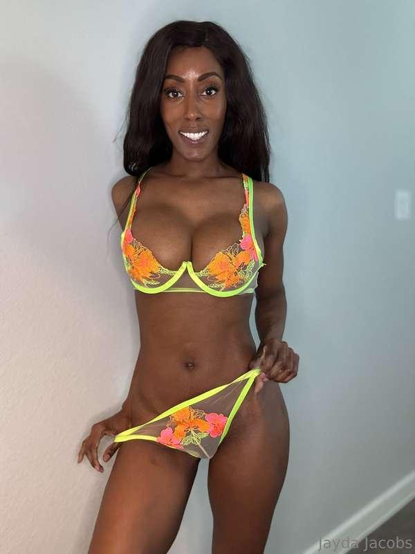 Happy Wednesday y’all! Quick question, do y’all want me to s..