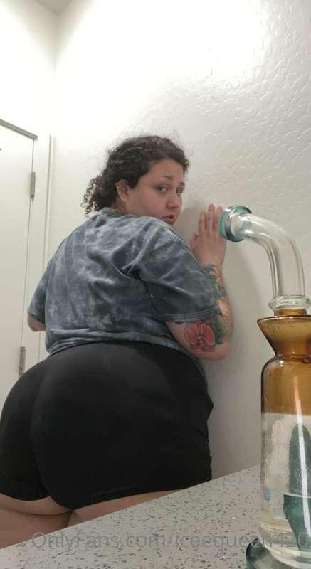 I fucking love the way my ass looks in these 🥵✨🖤