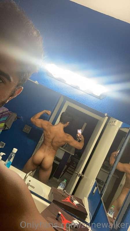 In the meantime here’s a couple nudes 😋🍑😈