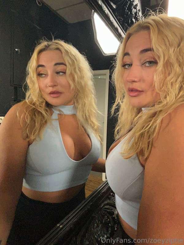 Imagine how much fun you could have with two Zoey’s?!?😝😝