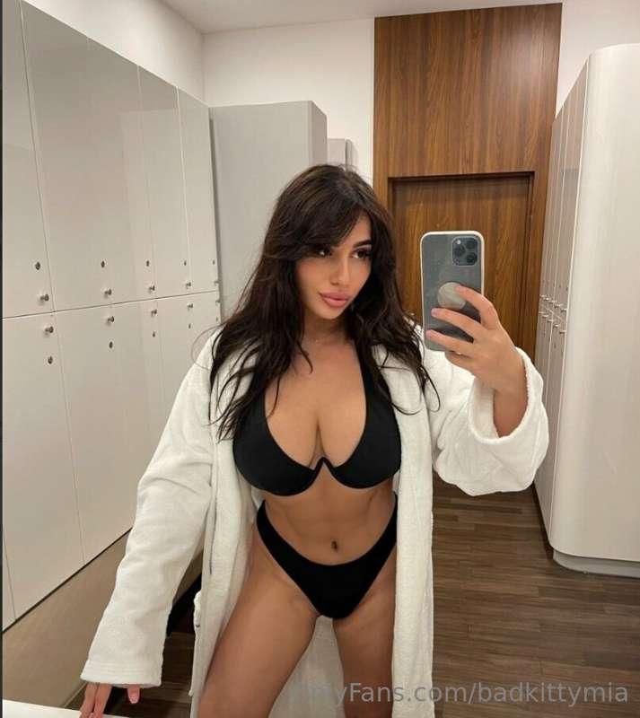 She is waiting for you👉🔥@mia.vixen_free 🔥
This bitch @mia.vi..