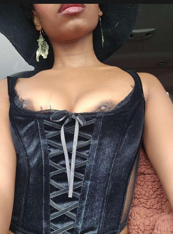 I need more corsets..  tip and gift me a new one. Please! 🤗