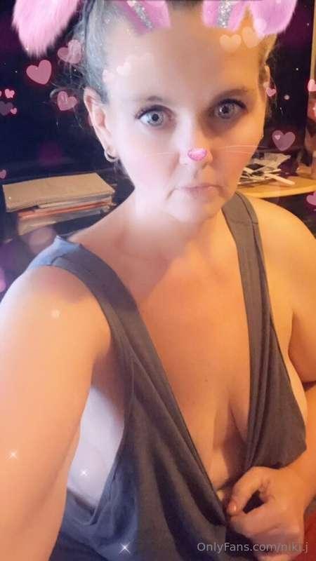 Custom videos or pics tip 10$ and tell me what u want to see