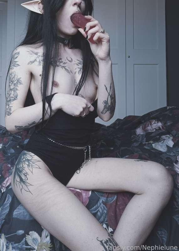 I really need something down my throat right now... 🥺

 · ˚☁︎ ｡⋆ ☽˚｡ · #goth #alternative #petite #brunette #witch #tattoos #fantasy #smallboobs #blowjob · ｡˚☾ ⋆ ｡ ☁︎˚ · 