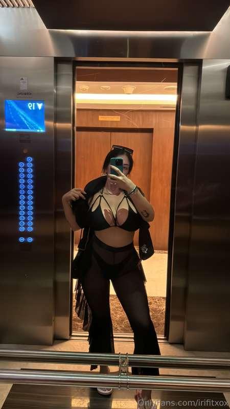 I’m going down, but something in your trousers is going up😜