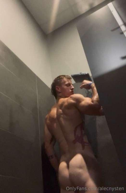 Get here n lick my ass cum bucket