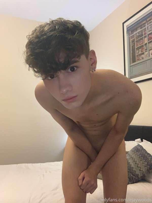 swipe to push me on the bed 🛌

**send a tip, get a horny rew..