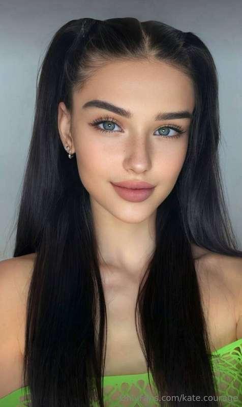 SEXY BAE @cutie_alice IS CRAZY NYMPHOMANIAC🤤 SHE LOVES TO PL..