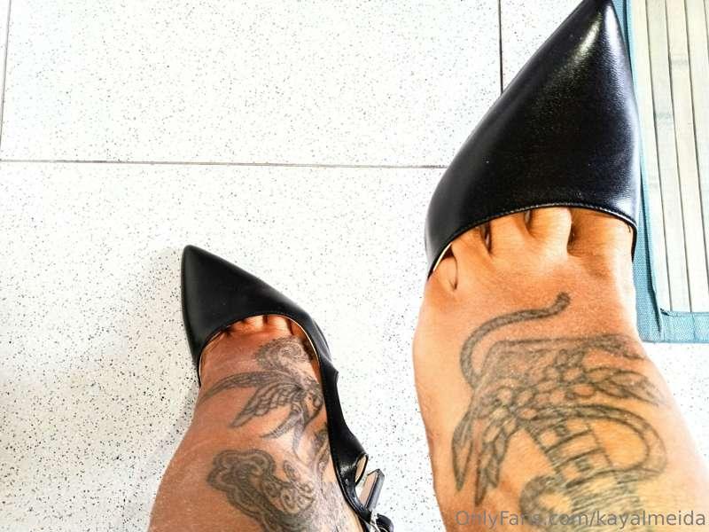 👠 dangling again 👠