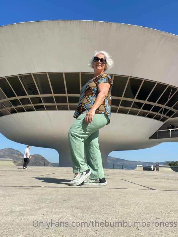 thebumbumbaroness image #0