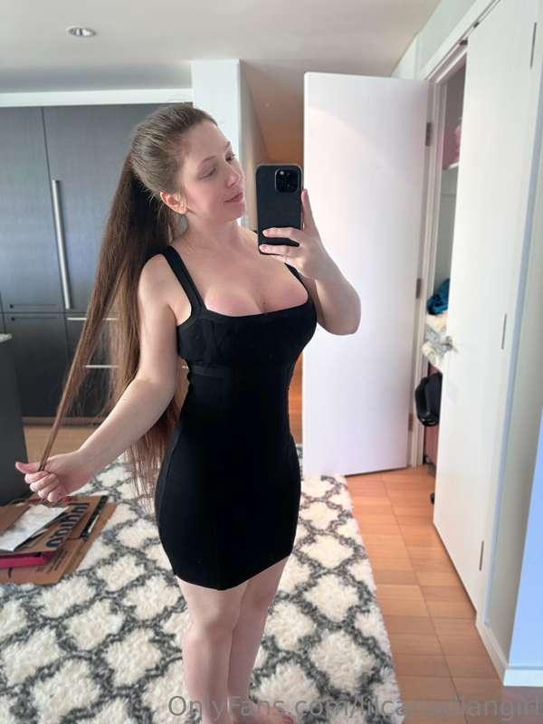 Do we like a little black dress ? 🖤