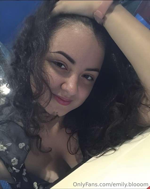Curly hair, don’t care 💁‍♀️ Loving these natural waves!