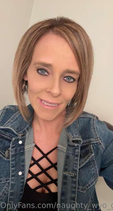 Happy Saturday 💋

Life’s been busy I’ll post new content thi..