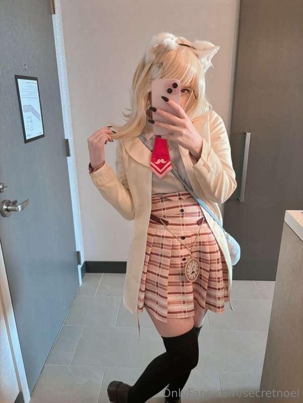 A little peek under my skirt~