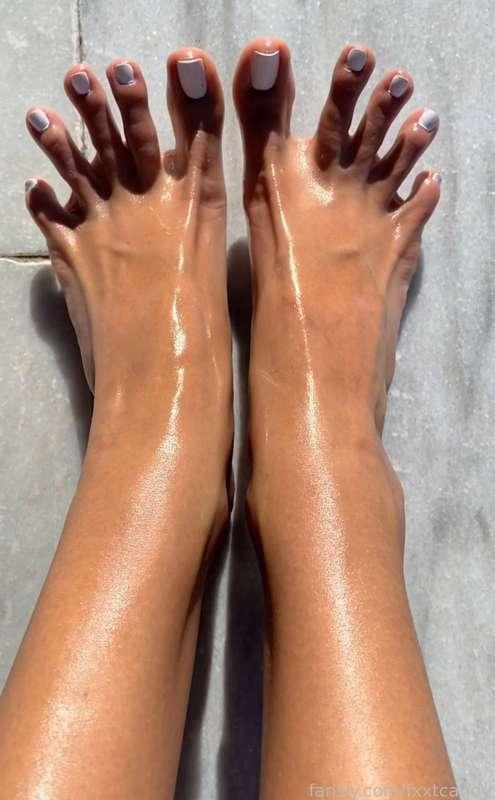 Oiled Toe Spreading 💦 / 4:04 min long

Me showing off my toe spread with white toes while talking about regular everyday things for four minutes … if you like my toe spread, this is for you 😳😍🔥

#fyp #feetfetish #feet #whitetoes #oil #oiled #oiledtoes #toespread #tendons #feetfetish #footfetish