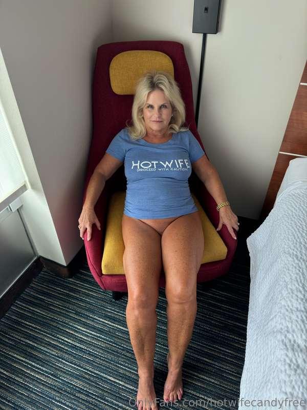 Love wearing just my t-shirt, no panties💋💋💋Candy