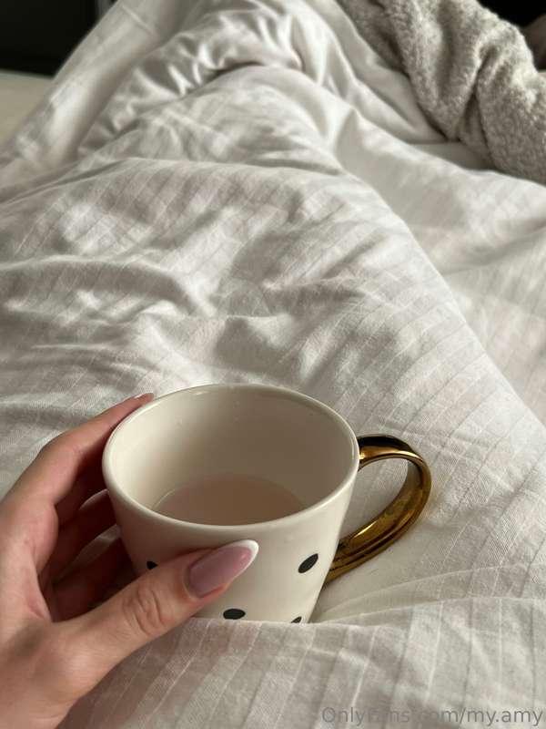 I like to spend my evenings lying in bed🫦