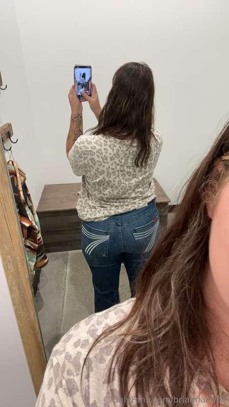 Someone buy me these jeans 🤤🤤