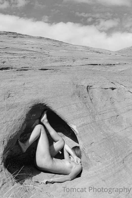 Trying to get back to my roots of Landscape Art Nudes.

Mode..